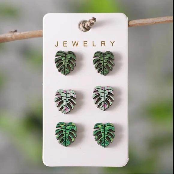 Monstera Mini Wooden Studs - Picture 2 of 2